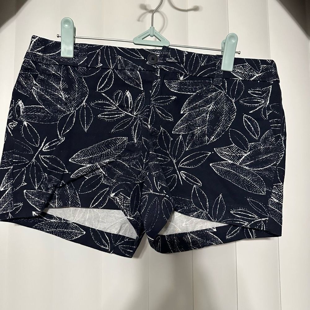Merona chino shorts leafy design , navy/white , 2 front and 2 back functional po